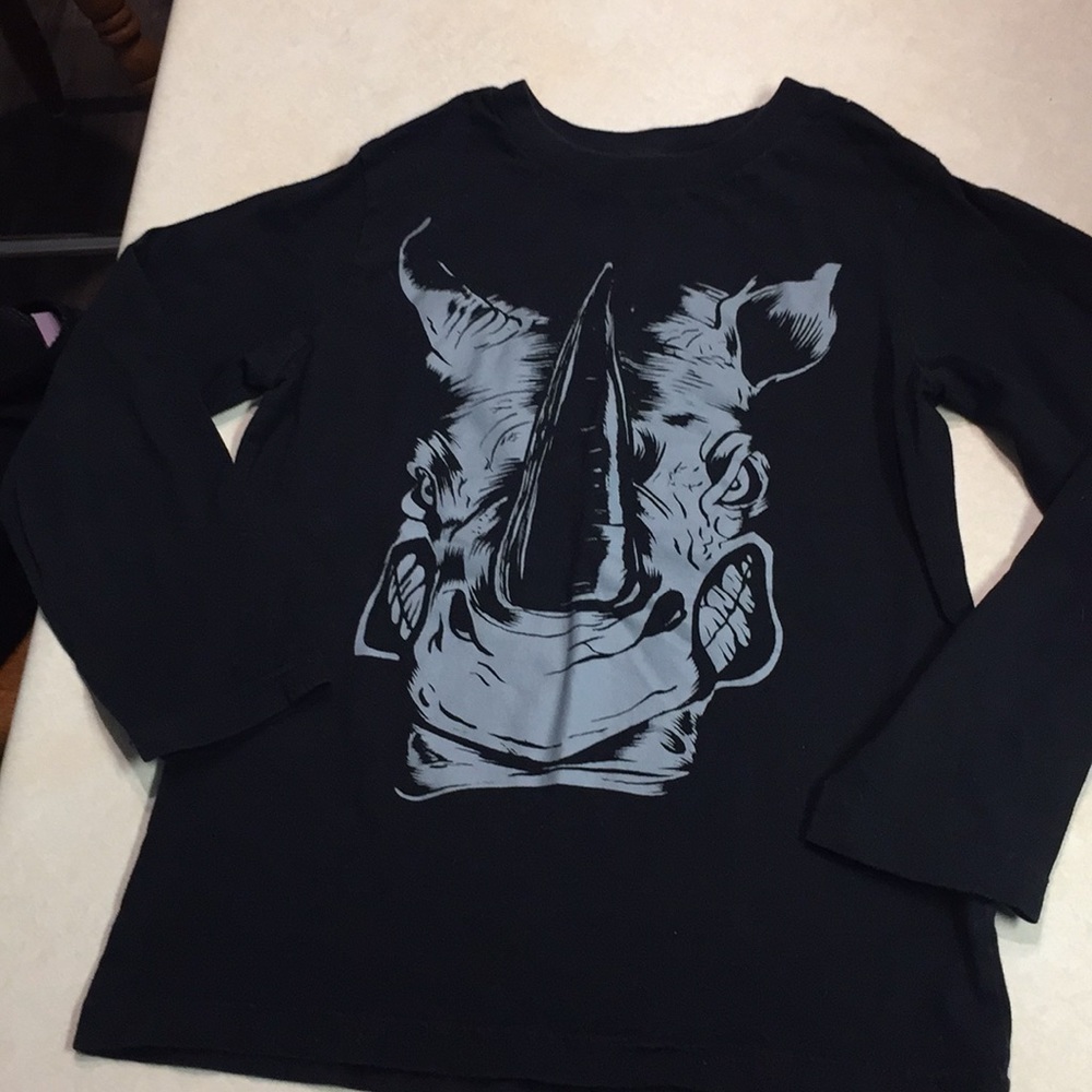 Boys children’s place size 5/6 long sleeve t shirt